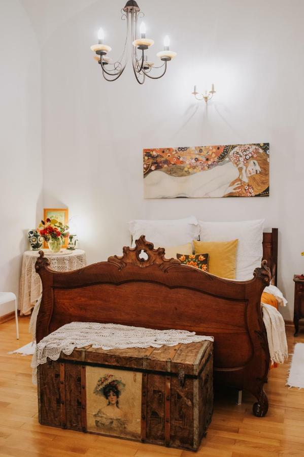 Apartment Art Gallery *